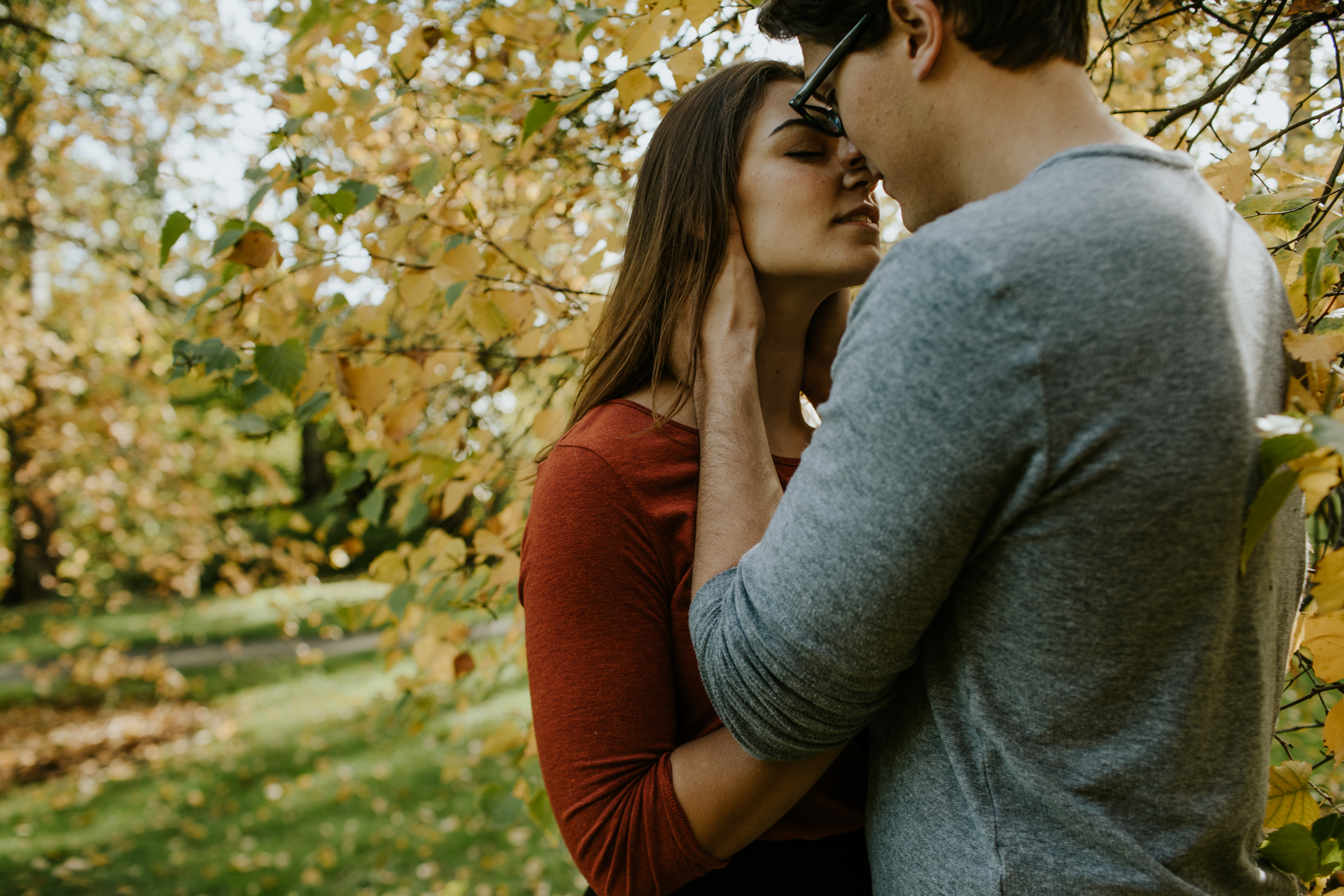 seattle wedding photographer fall washington park arboretum engagement