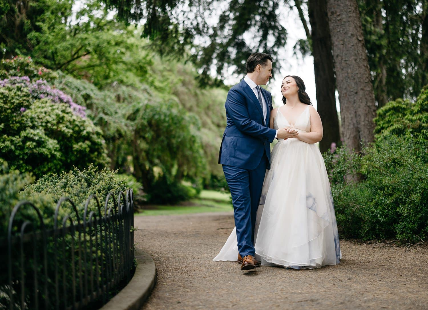 wedding photos at volunteer park mv skansonia wedding