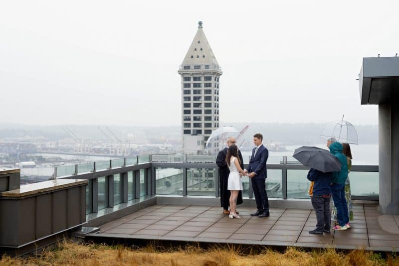 seattle courthouse wedding on the rooftop in the rain